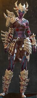 Armadura añil (pesada) sylvari femenino frente.jpg